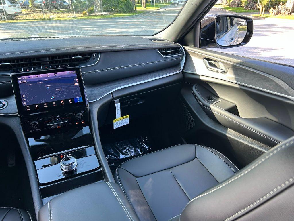 new 2025 Jeep Grand Cherokee car, priced at $41,035