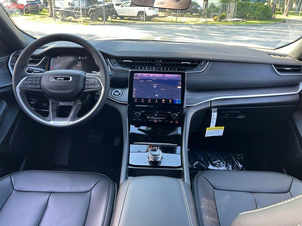 new 2025 Jeep Grand Cherokee car, priced at $41,035