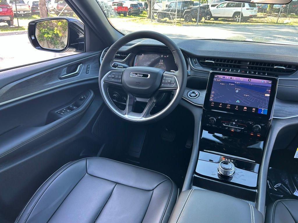 new 2025 Jeep Grand Cherokee car, priced at $41,035