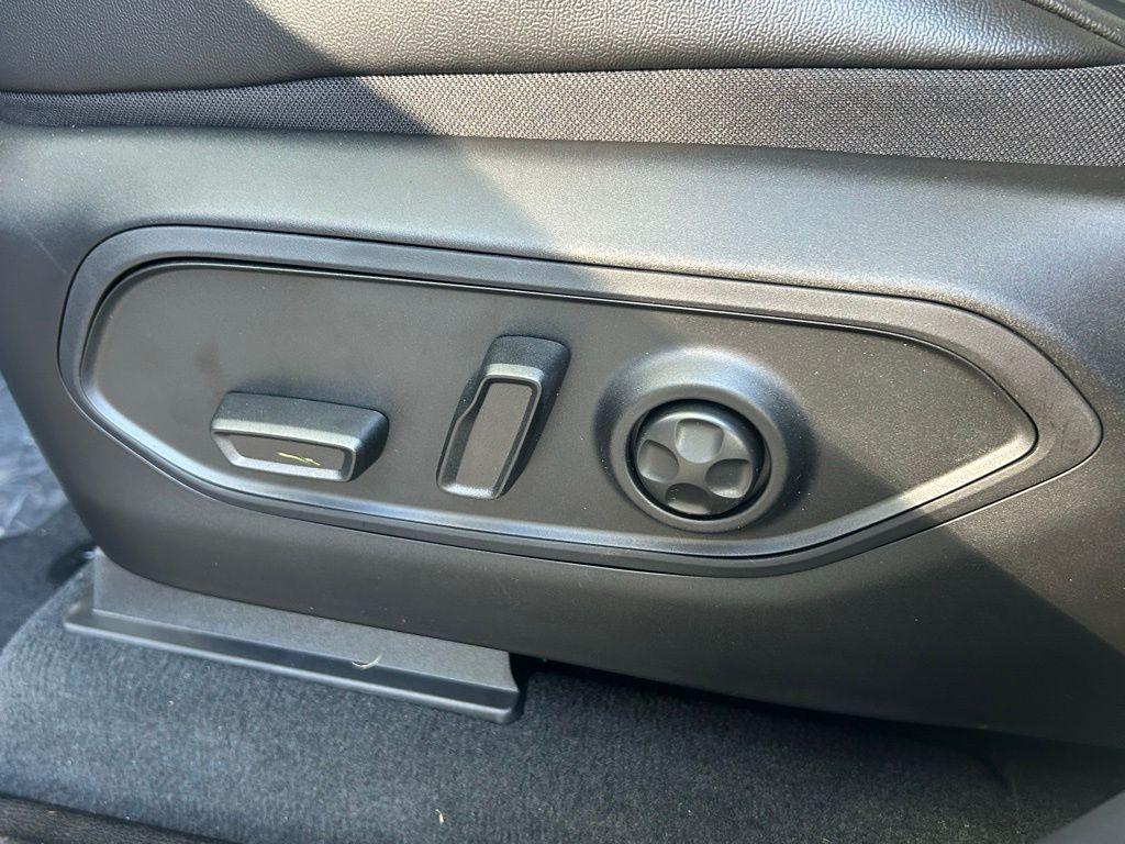new 2025 Jeep Grand Cherokee L car, priced at $42,576