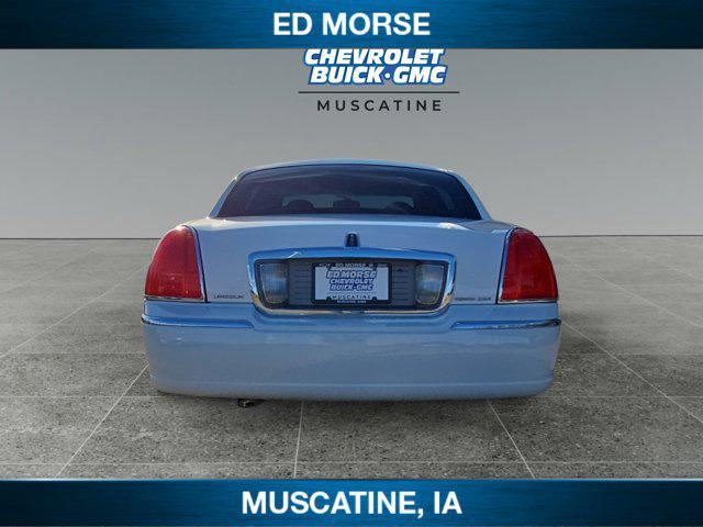 used 2010 Lincoln Town Car car, priced at $8,990