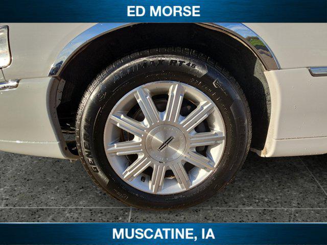 used 2010 Lincoln Town Car car, priced at $8,990