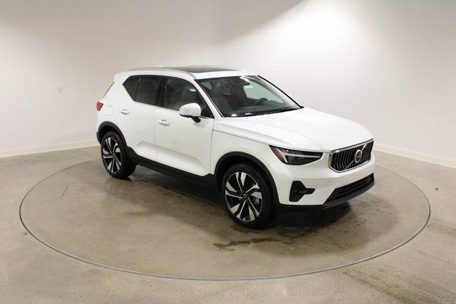 new 2025 Volvo XC40 car, priced at $51,550