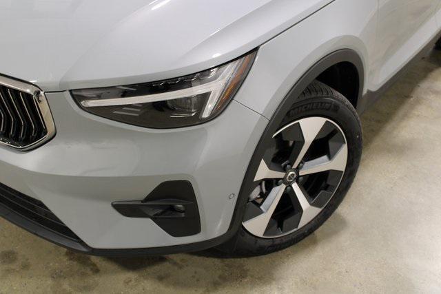 new 2025 Volvo XC40 car, priced at $48,315