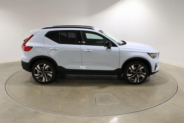 new 2025 Volvo XC40 car, priced at $51,550