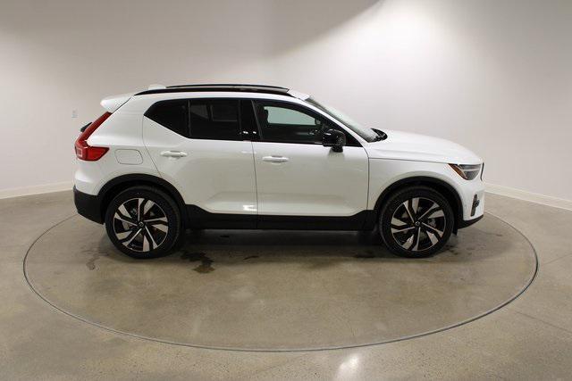 new 2025 Volvo XC40 car, priced at $49,575