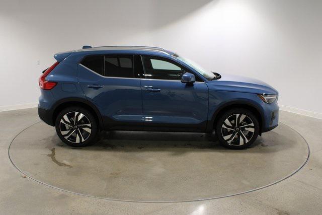 new 2025 Volvo XC40 car, priced at $51,550