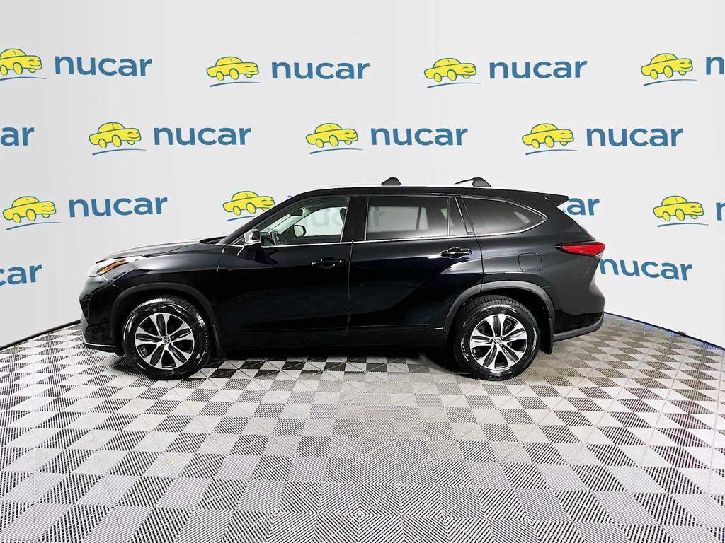 used 2022 Toyota Highlander car, priced at $37,991