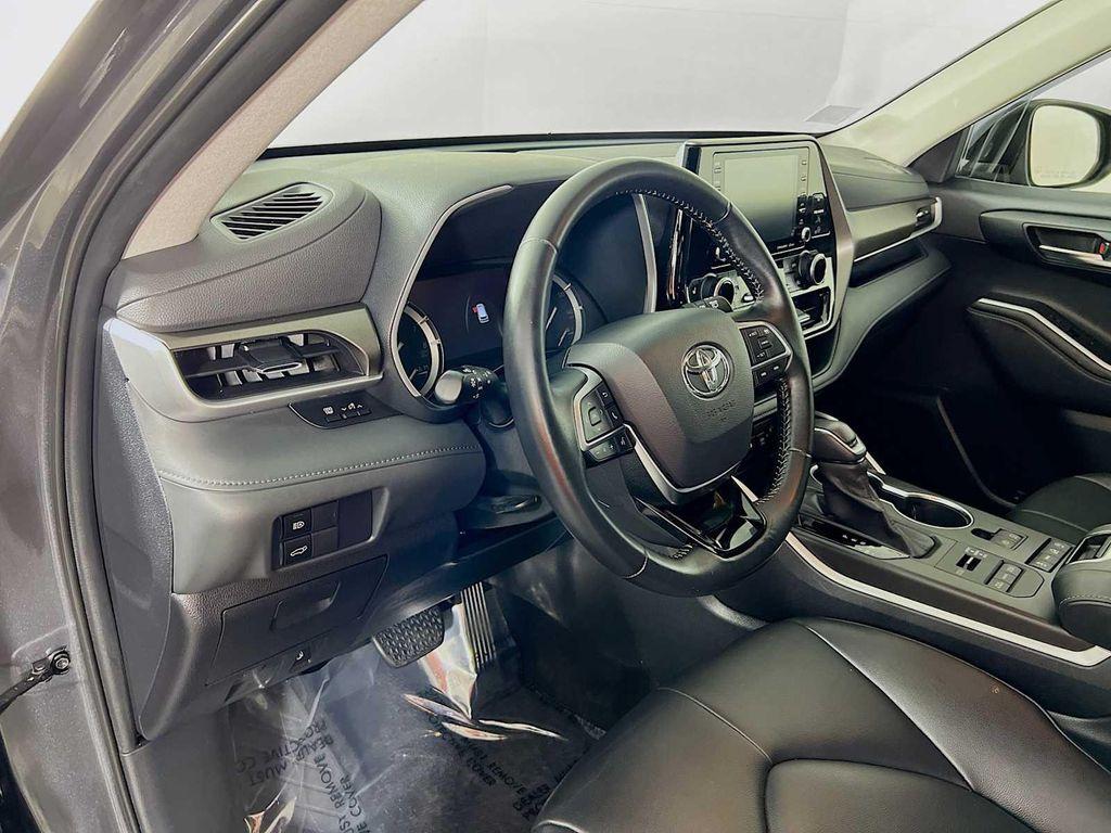 used 2020 Toyota Highlander car, priced at $32,040