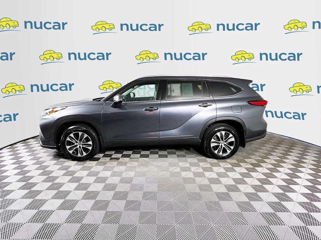 used 2020 Toyota Highlander car, priced at $32,040