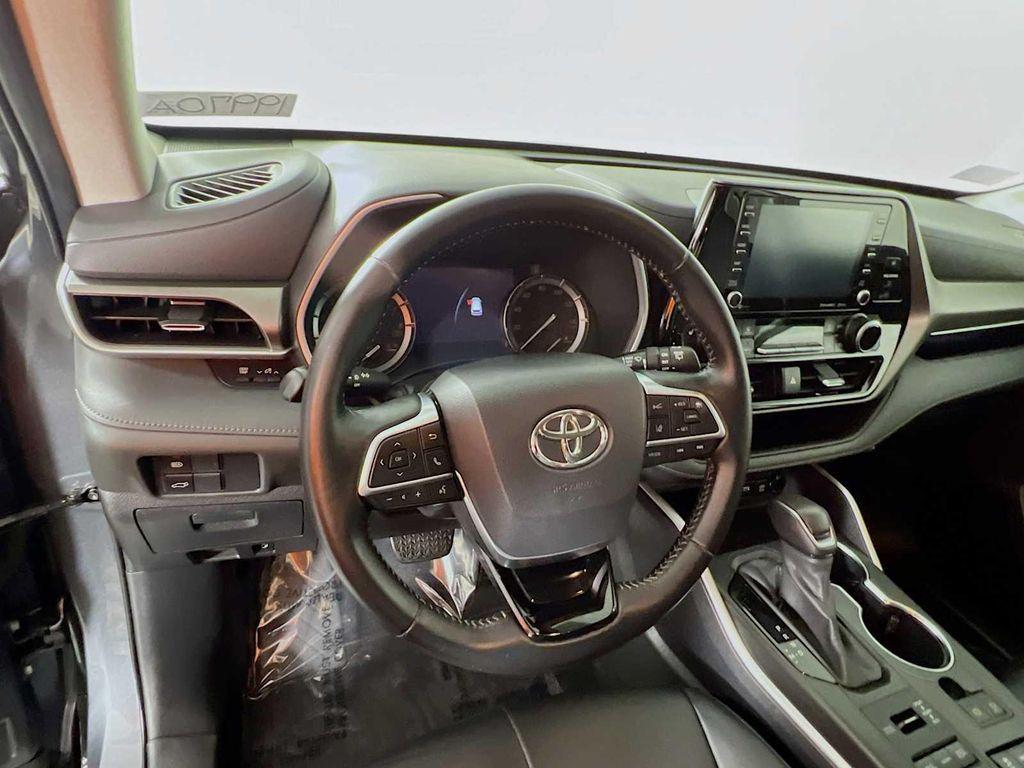 used 2020 Toyota Highlander car, priced at $32,040