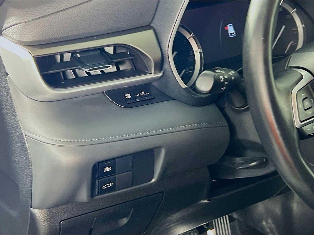 used 2020 Toyota Highlander car, priced at $32,040