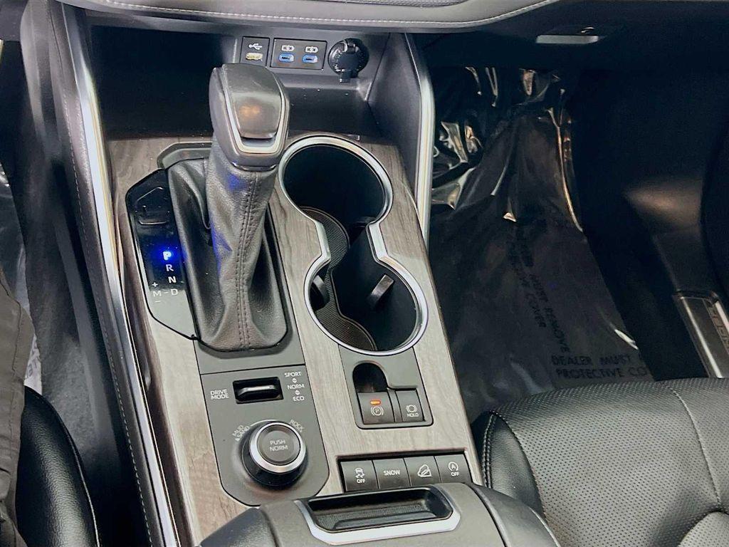 used 2022 Toyota Highlander car, priced at $37,991