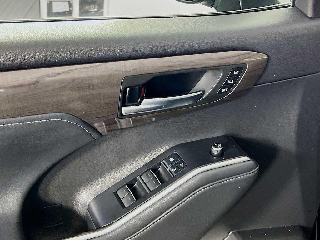 used 2022 Toyota Highlander car, priced at $37,991