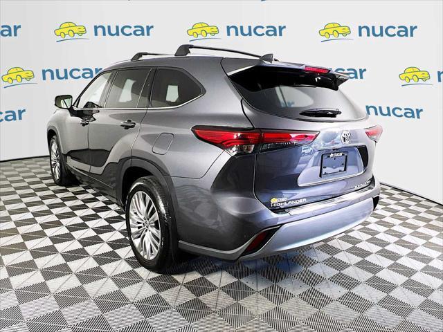 used 2022 Toyota Highlander car, priced at $45,491