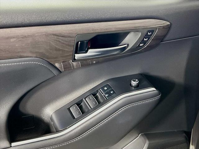 used 2022 Toyota Highlander car, priced at $45,491