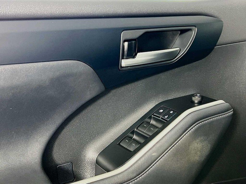 used 2021 Toyota Highlander car, priced at $32,491