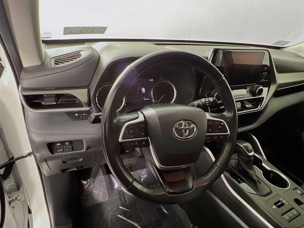 used 2023 Toyota Highlander car, priced at $29,991