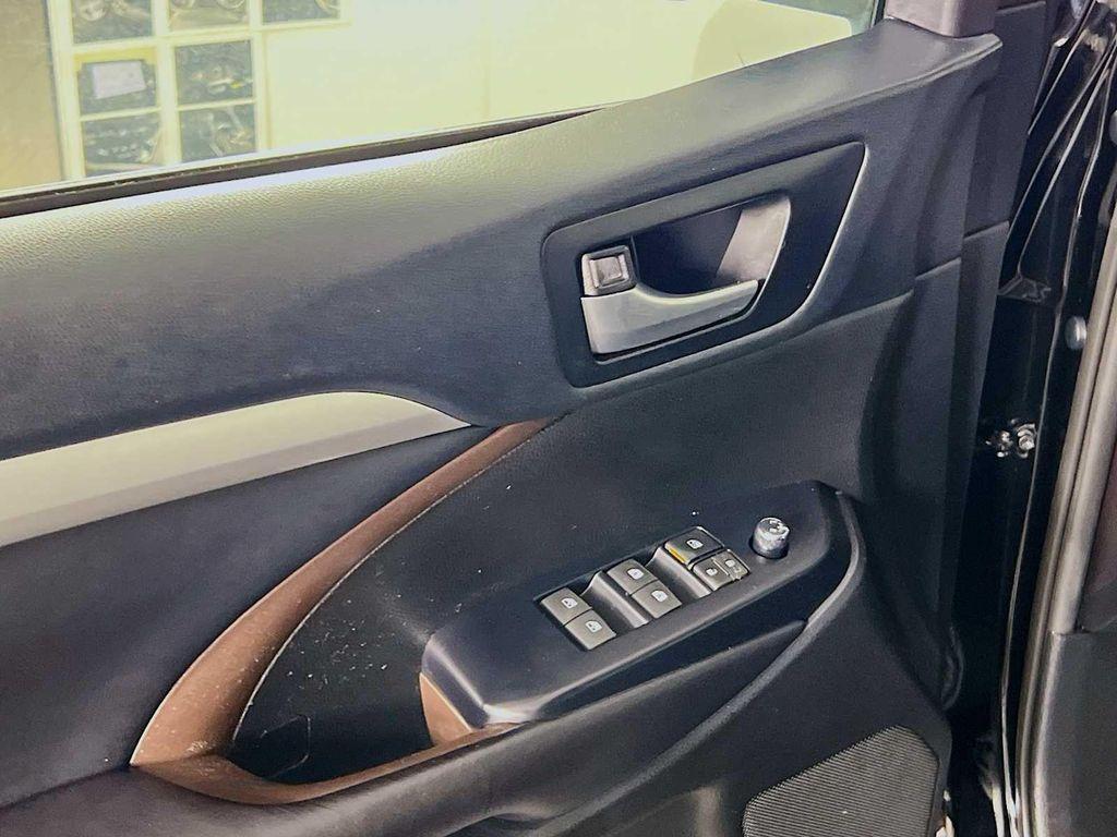 used 2019 Toyota Highlander car, priced at $28,070