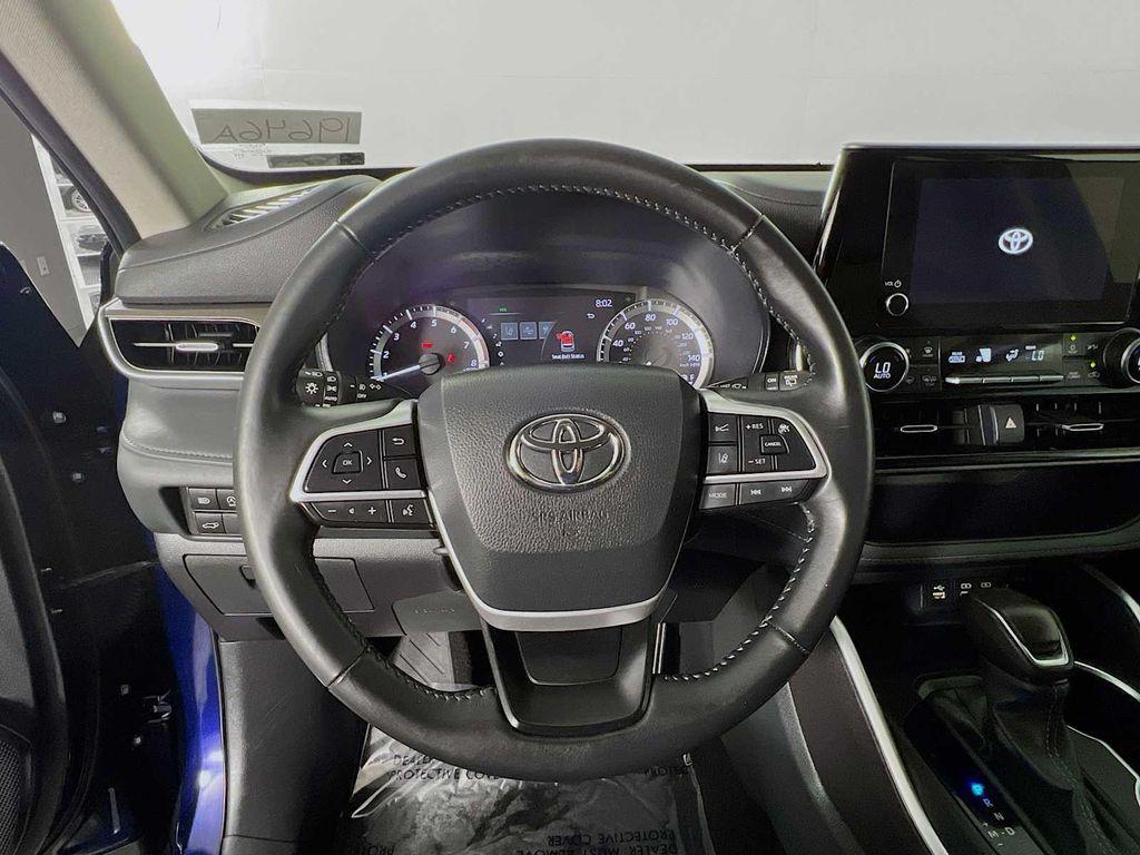 used 2023 Toyota Highlander car, priced at $33,991