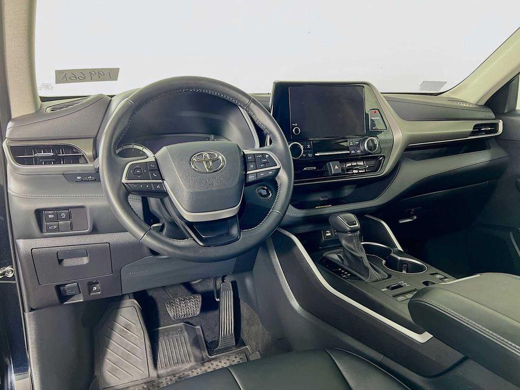 used 2023 Toyota Highlander car, priced at $38,291