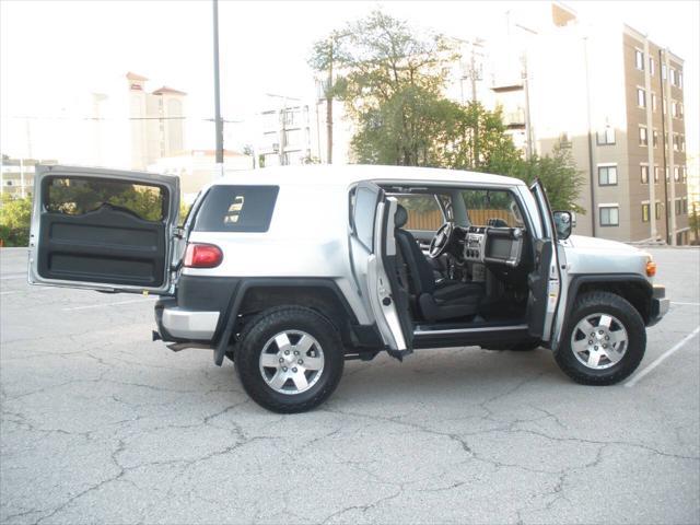used 2007 Toyota FJ Cruiser car, priced at $13,995