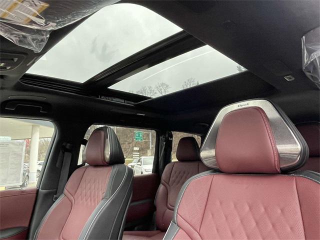 new 2025 INFINITI QX80 car, priced at $108,002