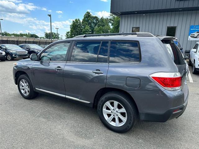 used 2013 Toyota Highlander car, priced at $10,999