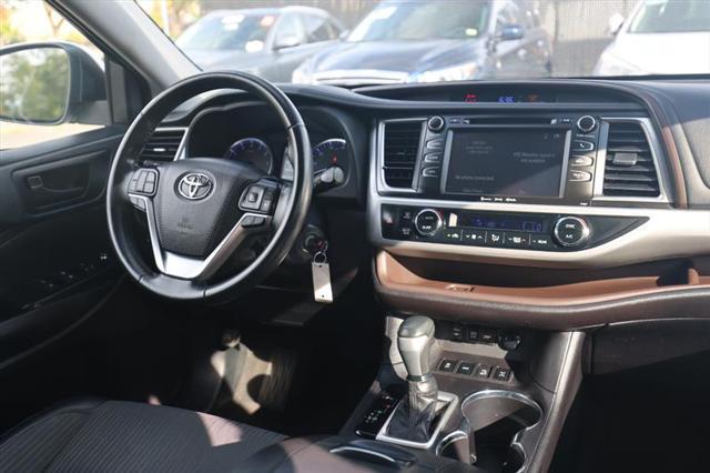 used 2019 Toyota Highlander car, priced at $21,495