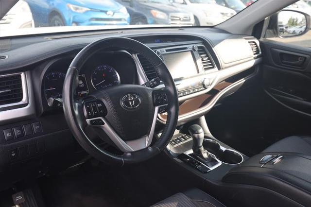 used 2019 Toyota Highlander car, priced at $21,495