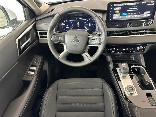 new 2025 Mitsubishi Outlander car, priced at $37,451