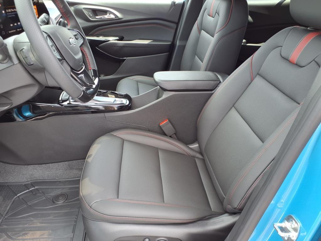 new 2025 Chevrolet Trax car