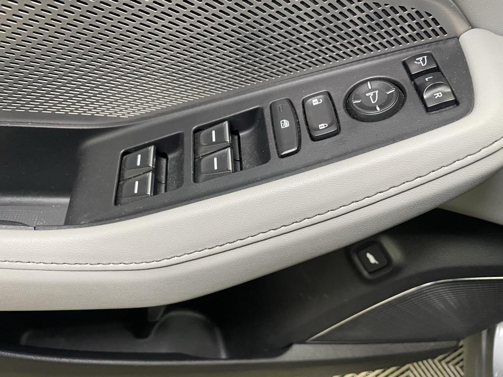 used 2022 Acura MDX car, priced at $37,996