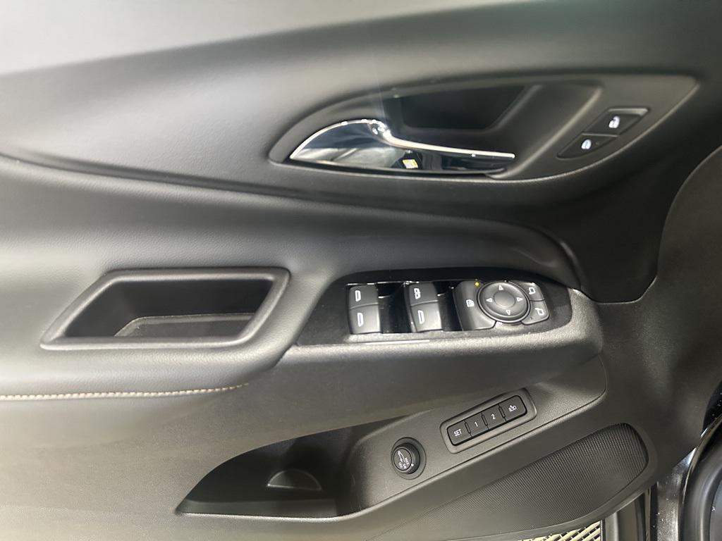 used 2022 Chevrolet Equinox car, priced at $24,492