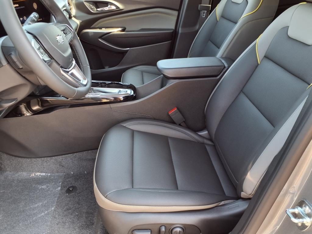 new 2025 Chevrolet Trax car, priced at $27,825