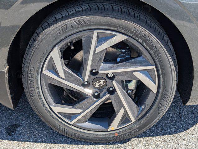 new 2025 Hyundai Elantra car, priced at $23,273