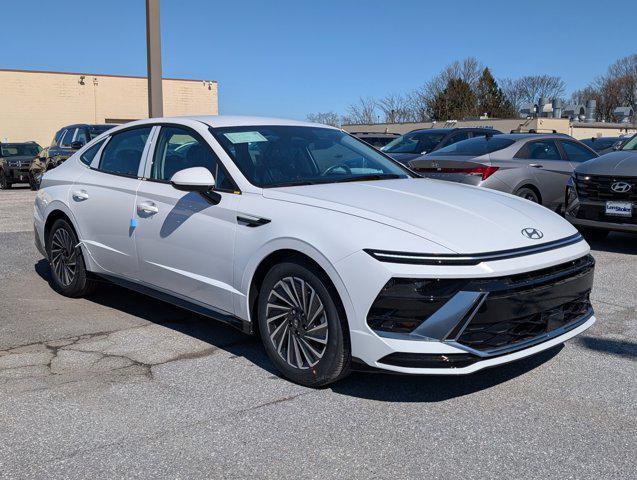 new 2025 Hyundai Sonata Hybrid car, priced at $30,345