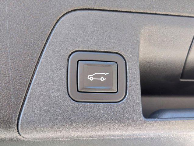 used 2023 Buick Envision car, priced at $22,000