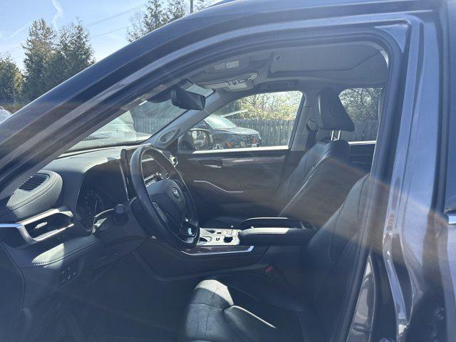 used 2021 Toyota Highlander car, priced at $37,500