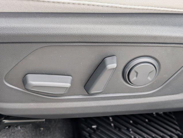 new 2025 Hyundai TUCSON Hybrid car, priced at $39,424
