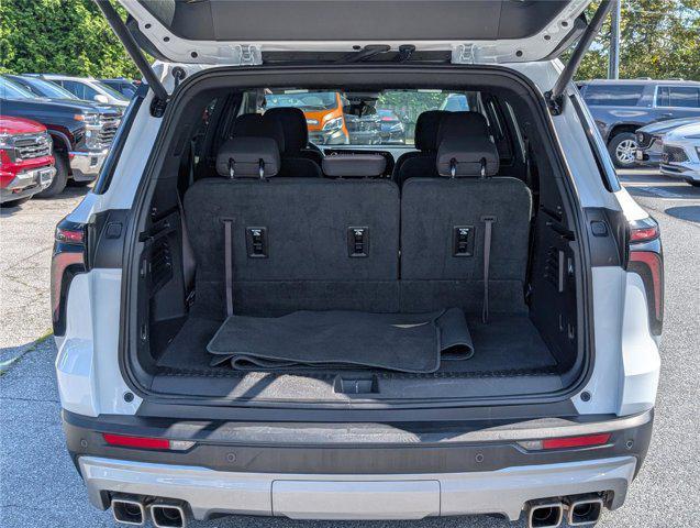 used 2025 Chevrolet Traverse car, priced at $37,000