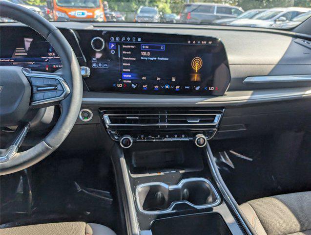 used 2025 Chevrolet Traverse car, priced at $37,000