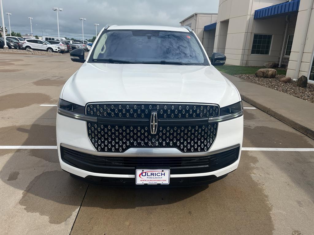 new 2025 Lincoln Navigator car, priced at $103,589