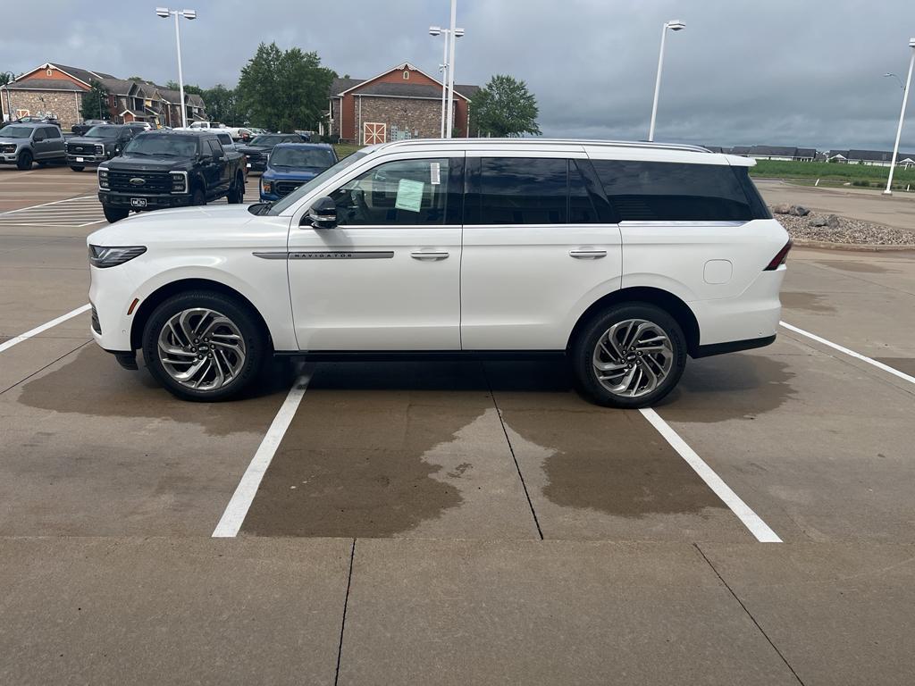 new 2025 Lincoln Navigator car, priced at $103,589