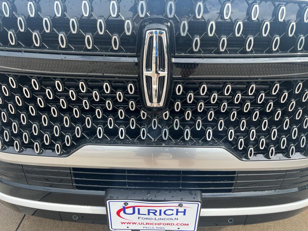 new 2025 Lincoln Navigator car, priced at $103,589