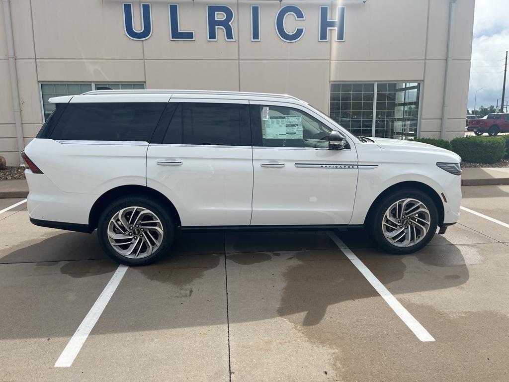 new 2025 Lincoln Navigator car, priced at $103,589