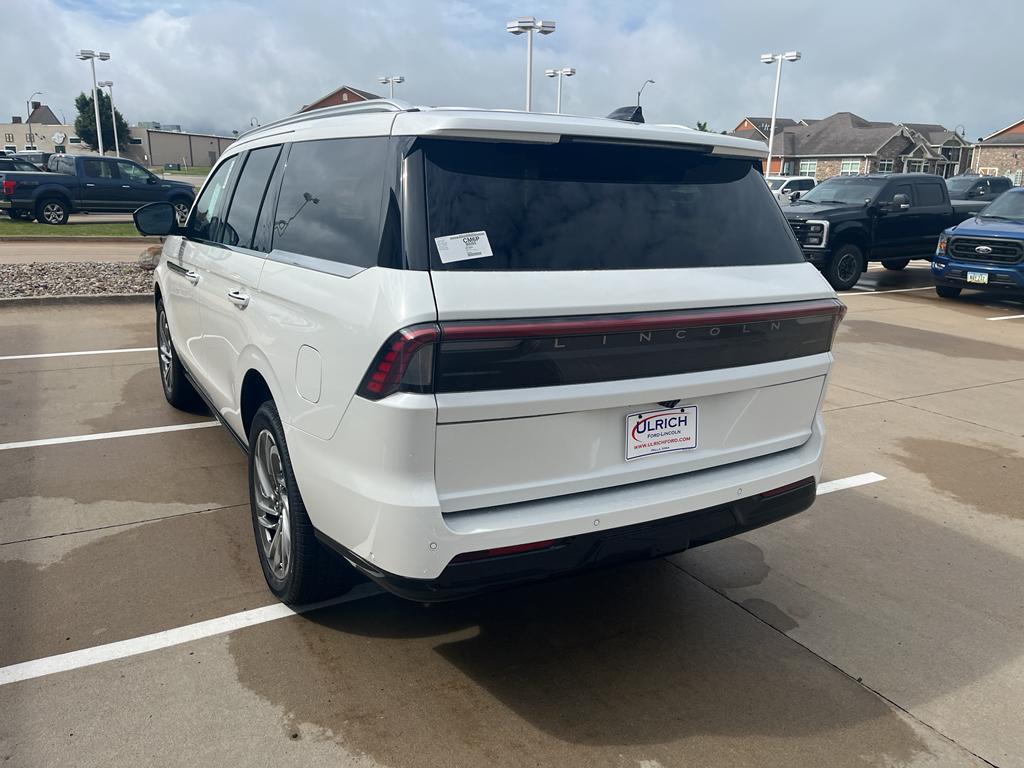 new 2025 Lincoln Navigator car, priced at $103,589