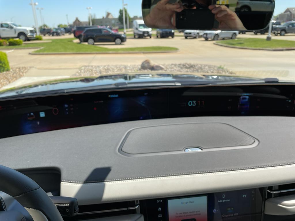 new 2025 Lincoln Navigator car, priced at $106,305