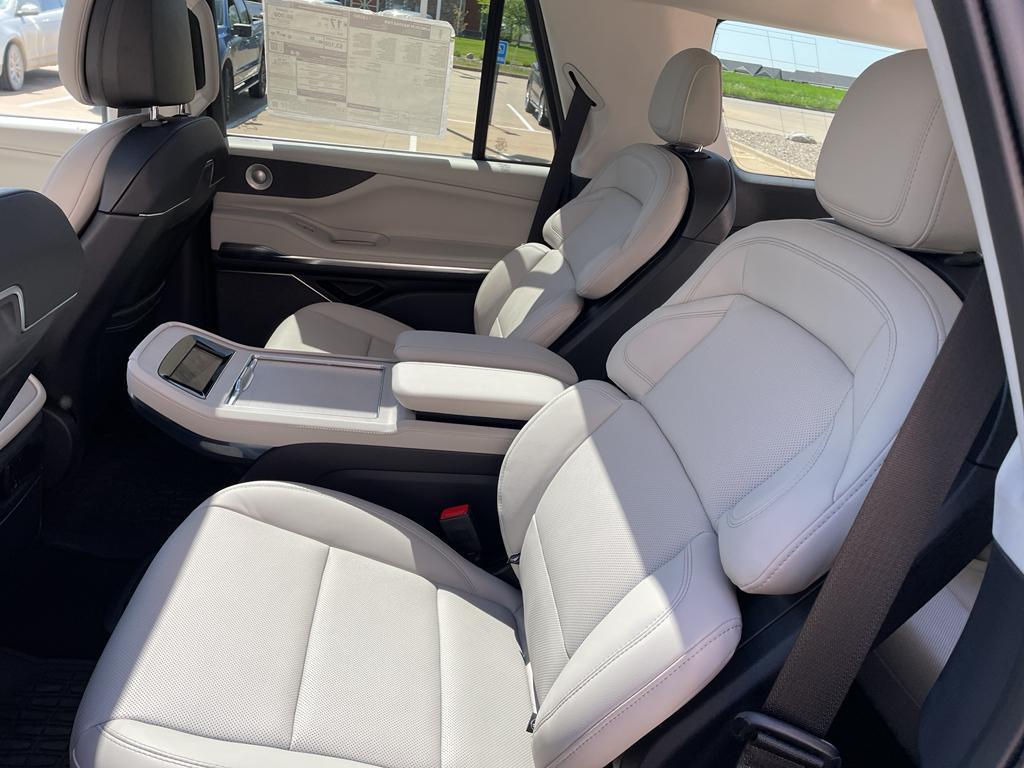 new 2025 Lincoln Navigator car, priced at $106,305