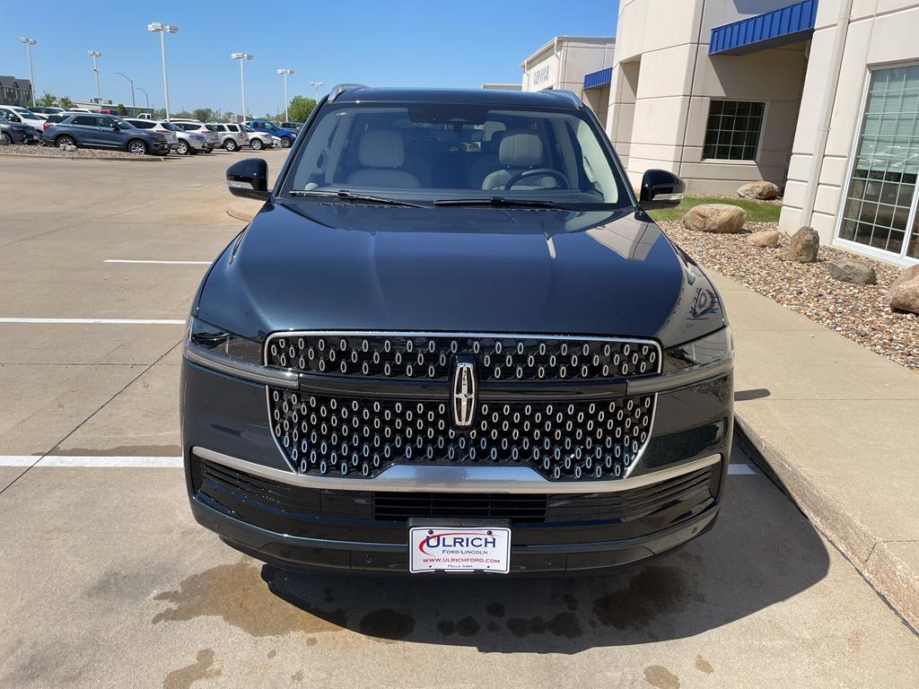 new 2025 Lincoln Navigator car, priced at $106,305